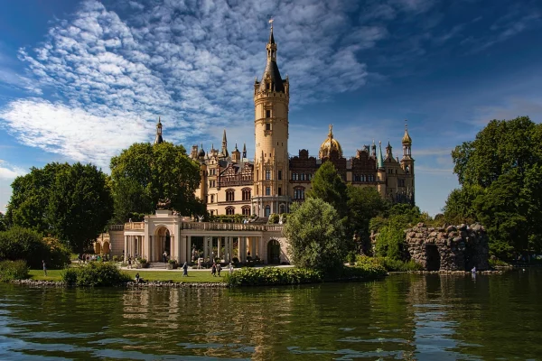 Schweriner Schloss in Mecklenburg-Vorpommern. Detektei