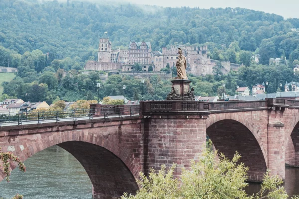 Detektei Baden Württemberg brücke in Heidelberg Bewölkt